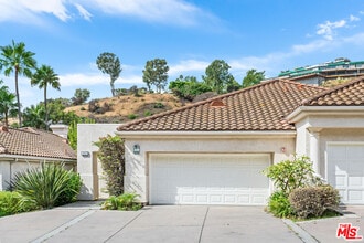 Building Photo - 602 Palisades Dr