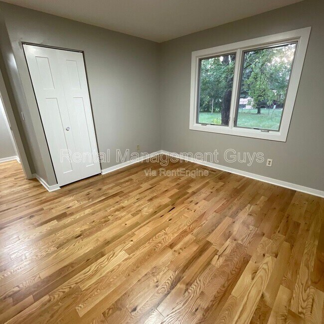 Building Photo - 8229 Halifax Ct N