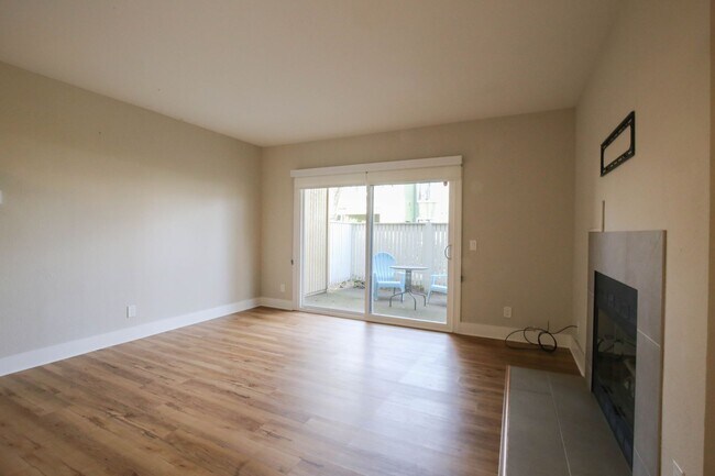 Foto del edificio - Modern and Clean 2 Bed 2 Bath Condo in Ric...