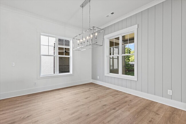 Building Photo - 321 Old Shackle Island Rd