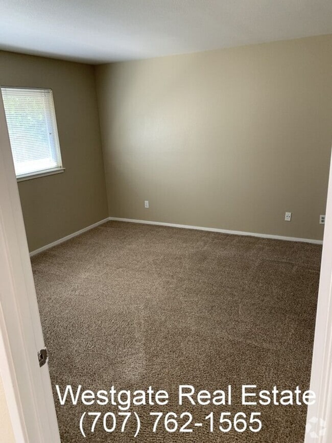 Building Photo - 1425 Dandelion Way