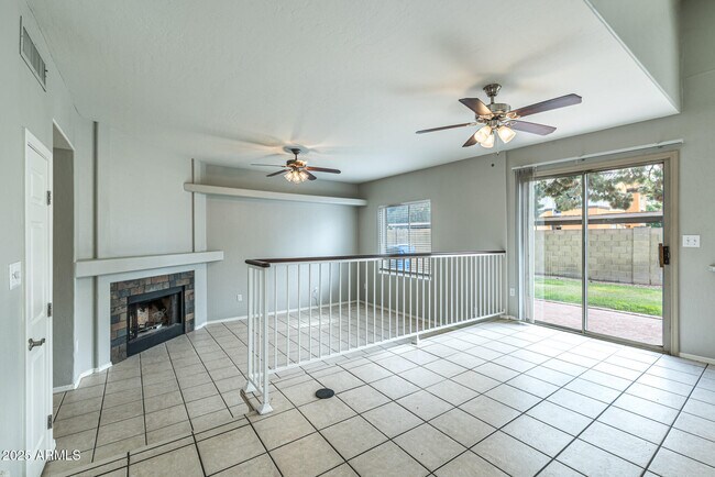 Foto del edificio - 4641 E Towne Ln