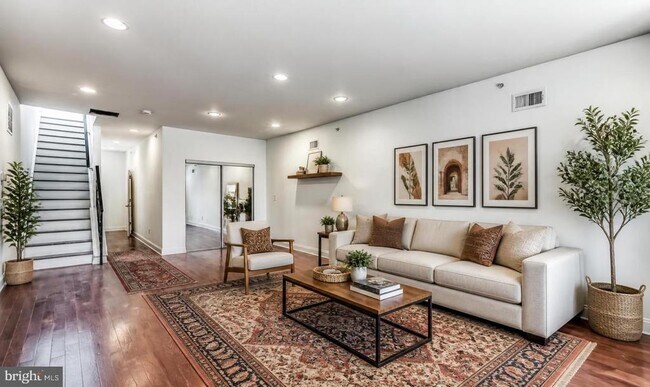 Foto del edificio - 1456 E Columbia Ave