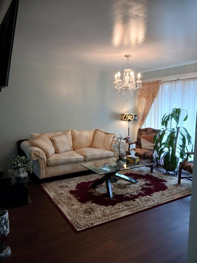Building Photo - 2 Bedroom Condo