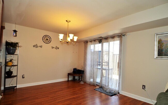 Foto del edificio - 9570 Standon Pl