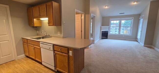 Foto del edificio - PENDING - 2 Bedroom 2 Bath Unit-Available Now!