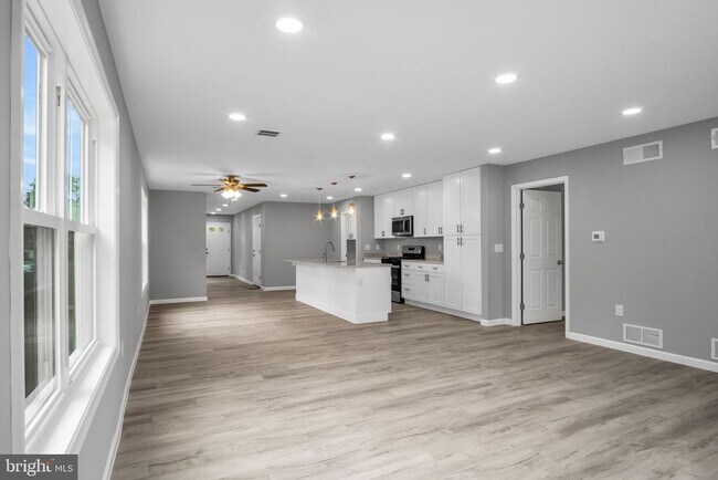 Foto del edificio - 1500 Embassy Dr