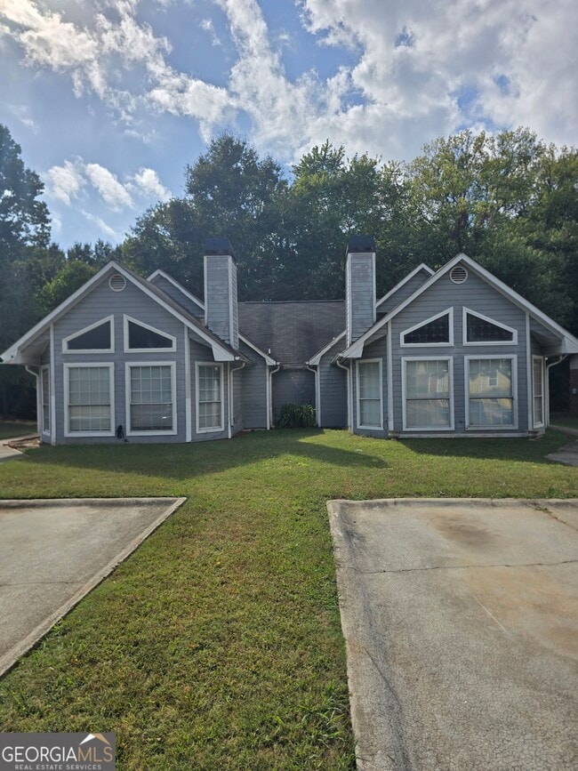 Building Photo - 2812 Briar Hill Ln SE