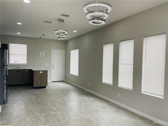 Building Photo - 10 Sugar Gdn Dr