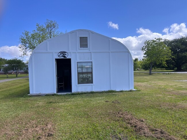 Building Photo - 35915 Hwy 11