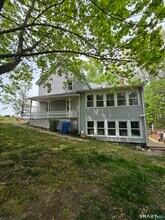 Building Photo - 22 Lakeview St