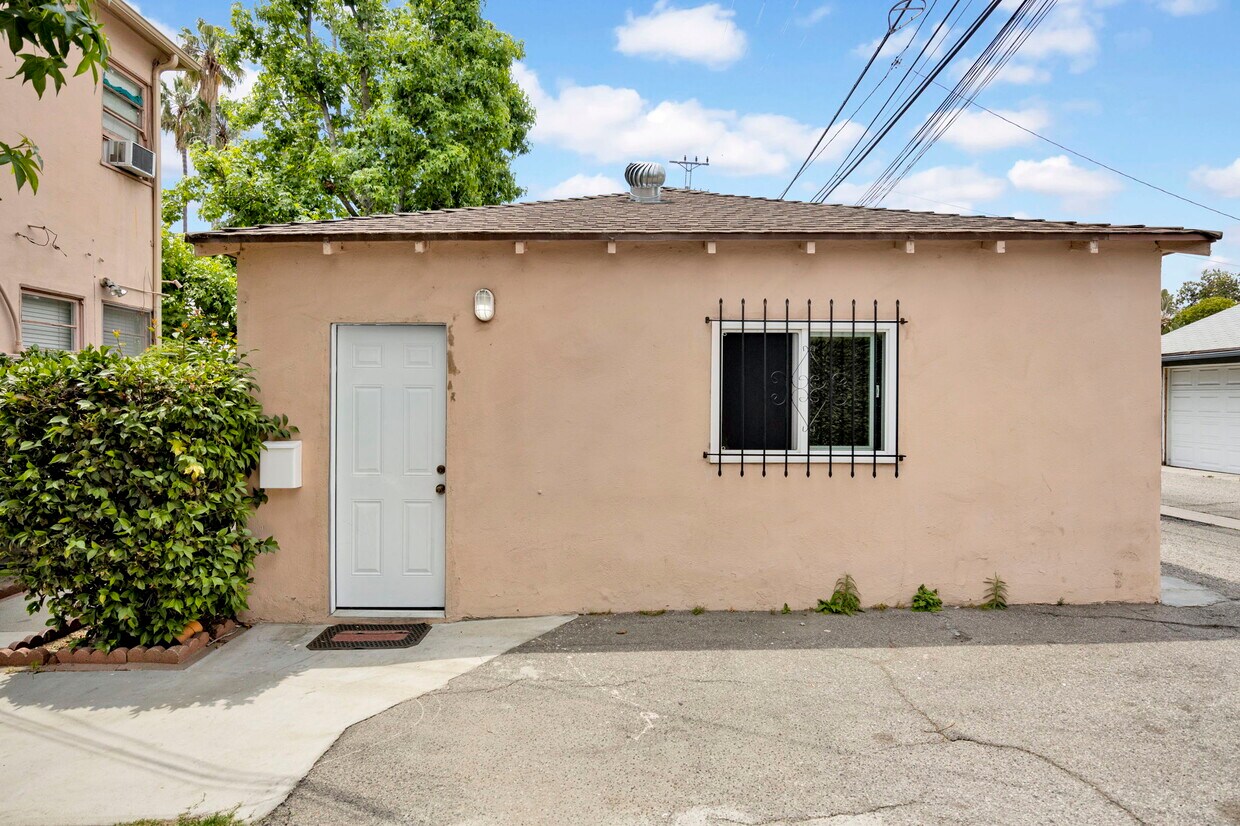 Primary Photo - 4341 Laurel Canyon Blvd