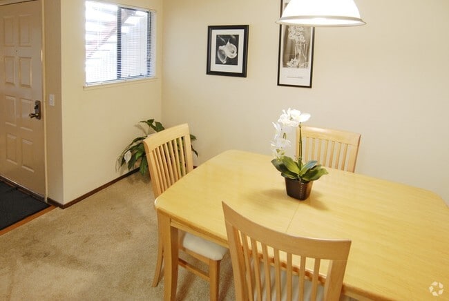 Dining Room - Macara Gardens