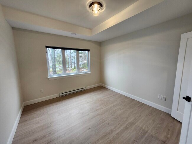 Photo du bâtiment - 180 Hillsborough Rd