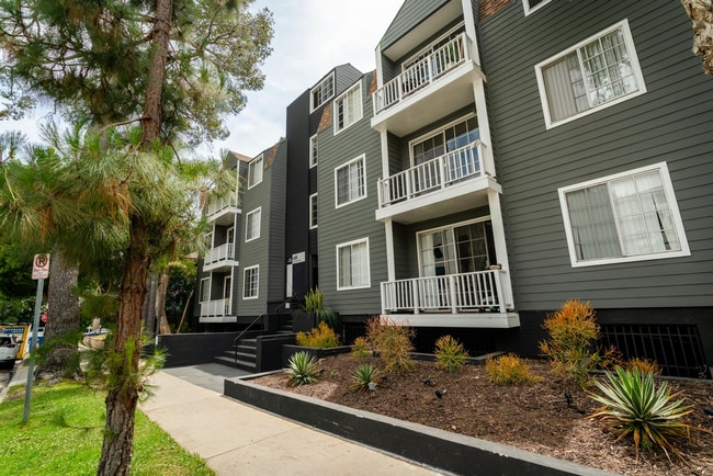 Building Photo - 683 Kelton Ave