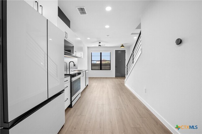 Foto del edificio - 634 Central Pkwy