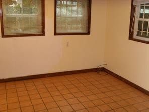 Foto del edificio - 704 Sparks Ave