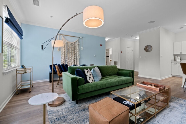 Building Photo - Charles Bellingham