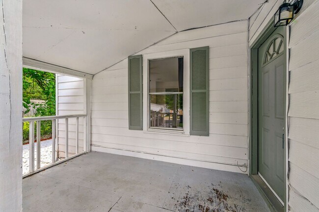 Foto del edificio - Remodeled 3 Bed/2 Bath Home with Bonus Upper Room Near Booming 9 Mile Rd Hub