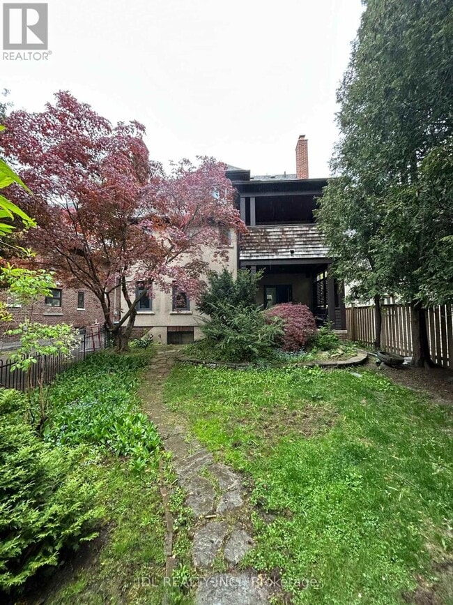 Building Photo - 19 Glengrove Ave E
