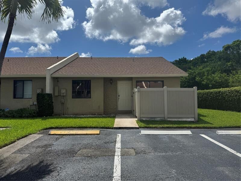 Foto principal - 10324 Boca Bend W