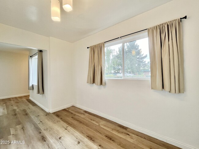 Foto del edificio - 4635 N 11th Pl