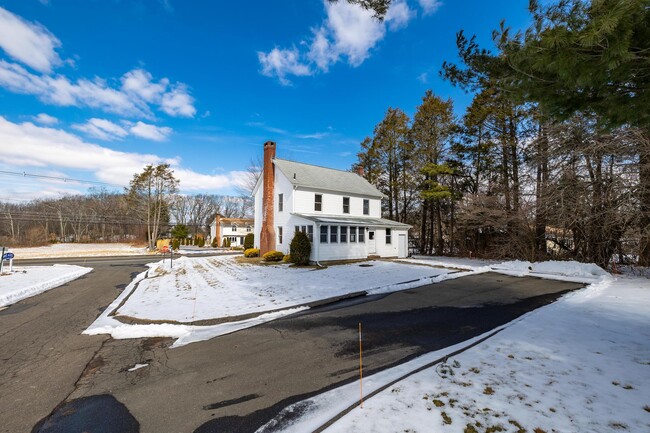 Building Photo - 1134 Hartford Tpke