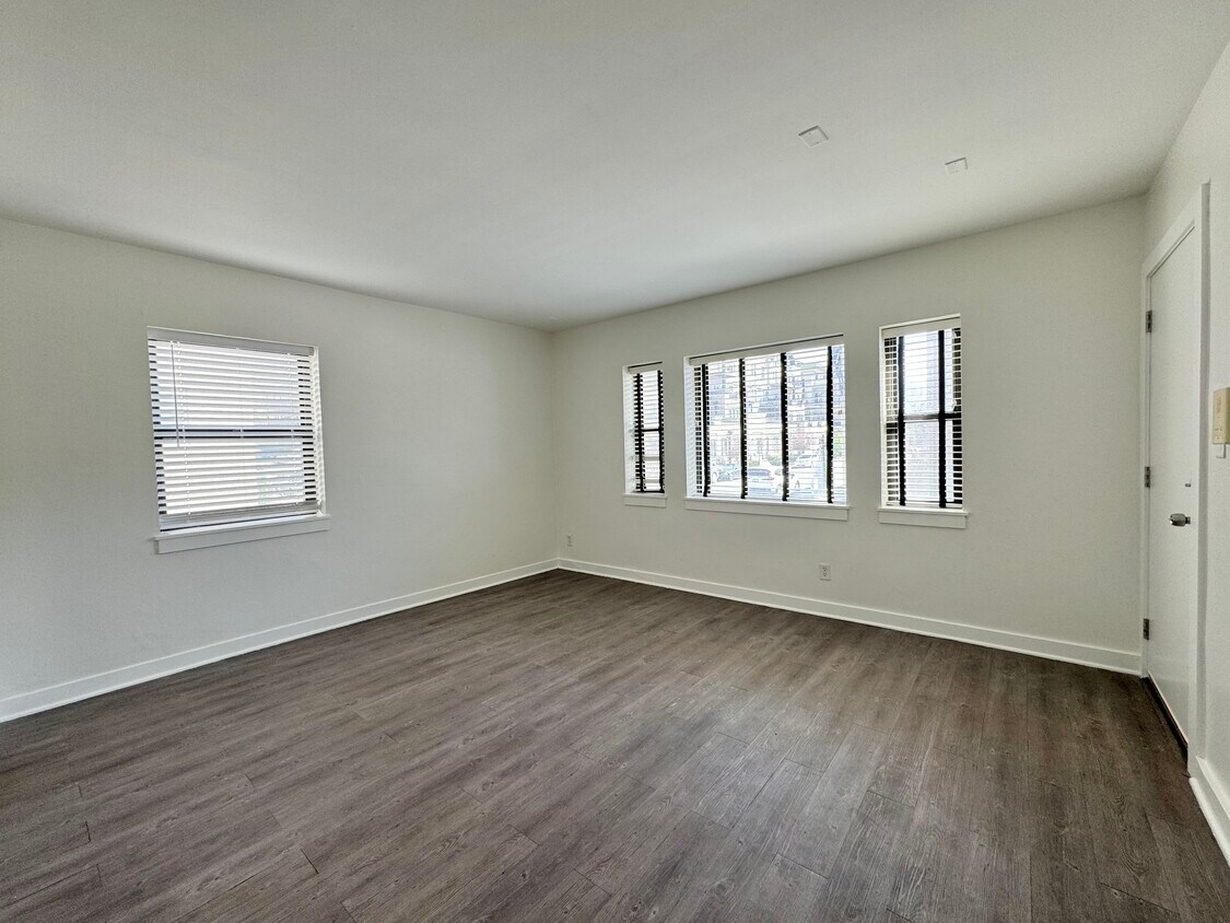 Foto principal - 4524 Broadway St