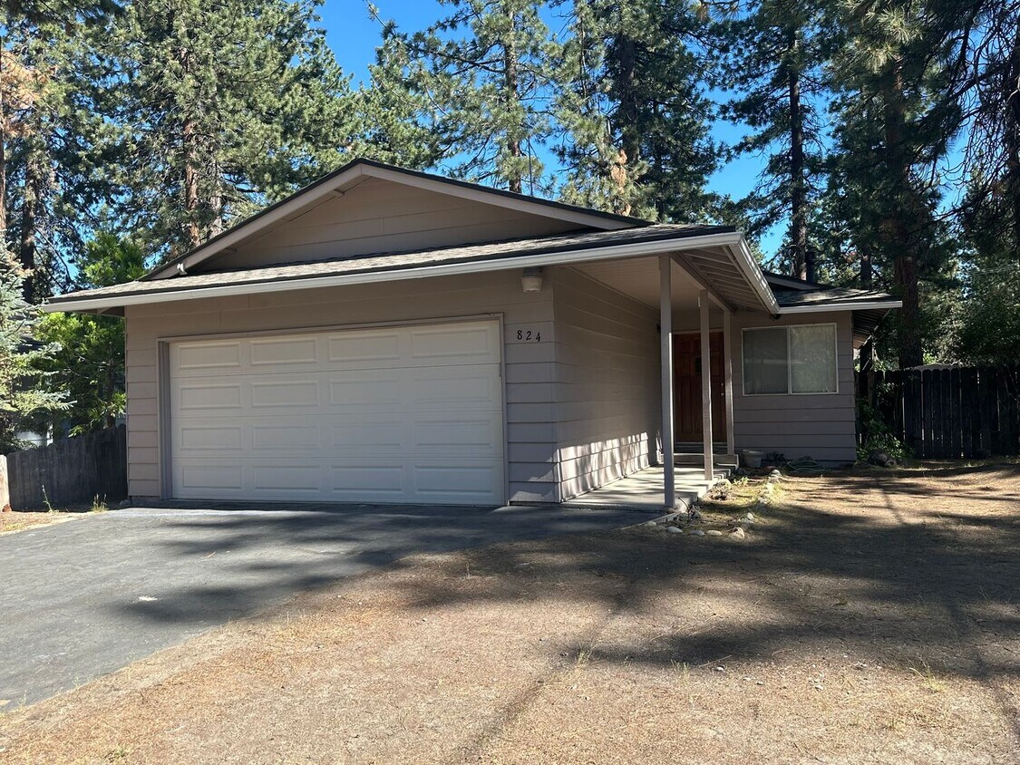 Primary Photo - Al Tahoe 3 Bedroom Home with Garage, Just ...