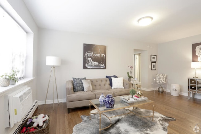 Sala de estar renovada - Oakdale Terrace - 525 W Oakdale Ave