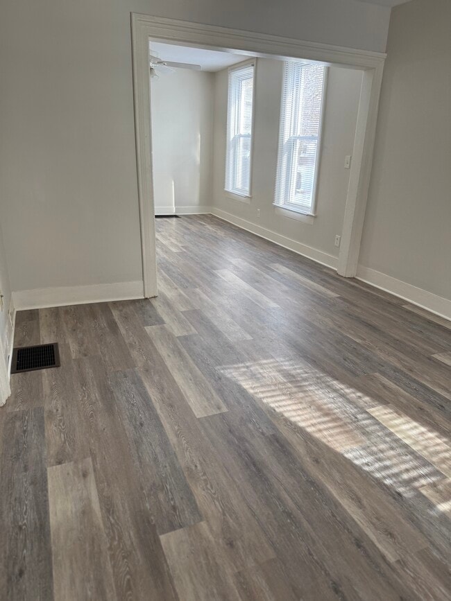 Building Photo - 813 W Saint James St