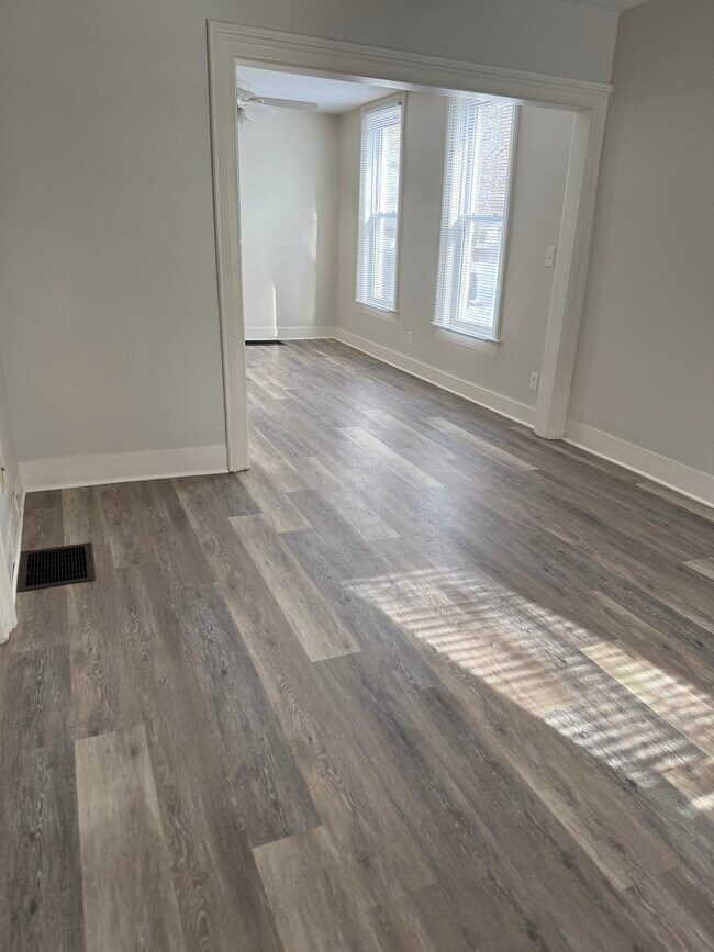 Foto del edificio - 813 W Saint James St