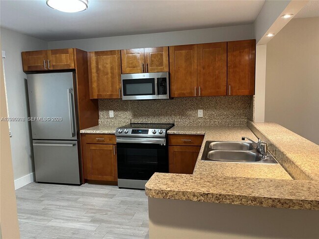 Foto del edificio - 436 Lakeview Dr
