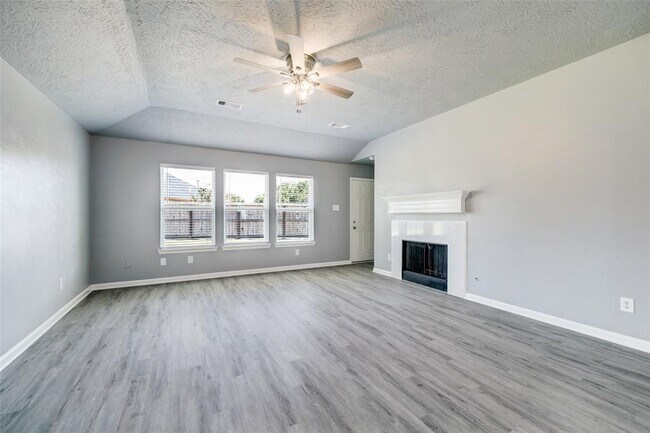 Building Photo - 5807 Pinacle Point