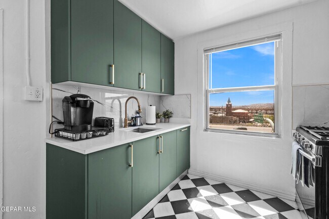 Foto del edificio - 618 1/2 Stewart Ct