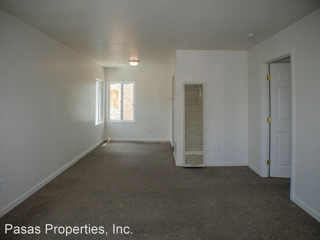 Building Photo - 810-812.5-8125 Niantic Ct