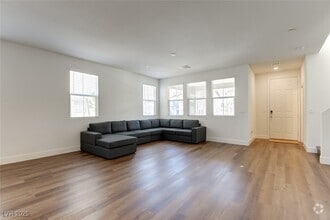 Building Photo - 2875 Starling Summit St