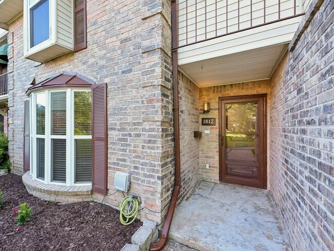 Building Photo - 1812 Saxony Ln