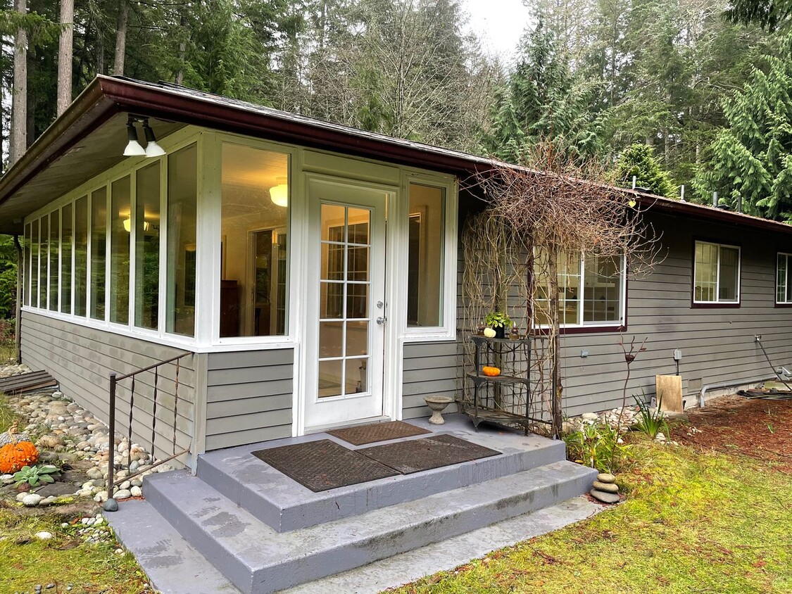 Primary Photo - Lovely Home in Langley and a Leased Barn/S...
