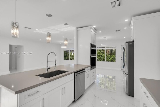 Building Photo - 7420 Beach View Dr