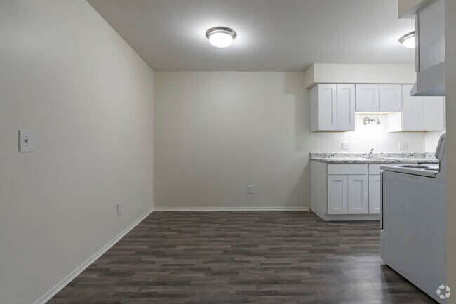 2 habitaciones, 1 baño - 84 m² - Spruce - Comedor - Pine Lake Apartments