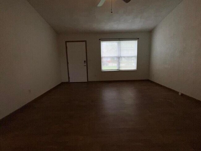 Building Photo - 907 Terrace Ct