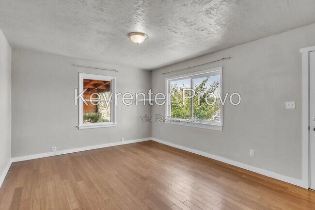 Building Photo - 1304 E 520 S St
