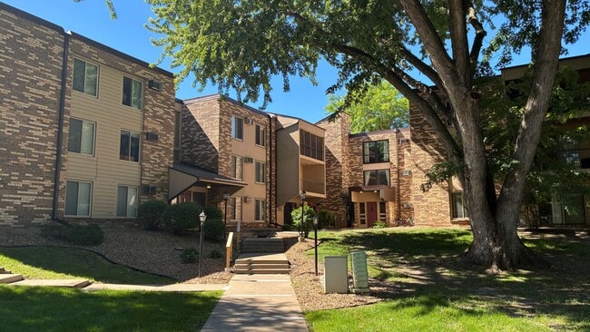 Building Photo - Riverview Manor