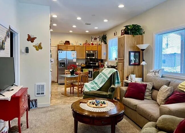 Building Photo - 2 Bedroom Charmer in Roberts