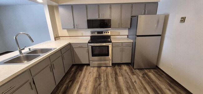 Foto del edificio - Runestone Grand Apartments