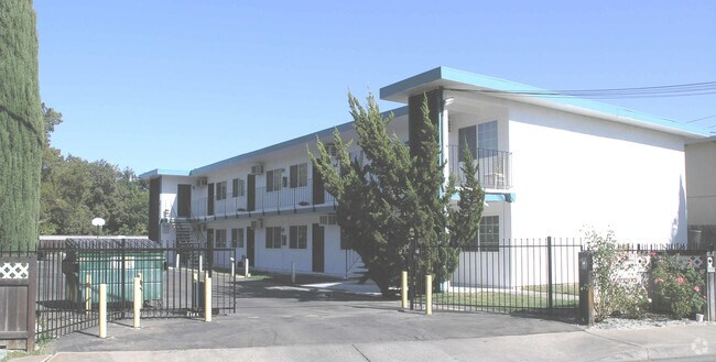 Building Photo - 561 Pecan St