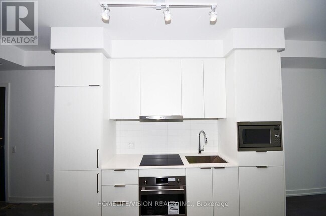 Photo du bâtiment - 8 Olympic Gdn Dr