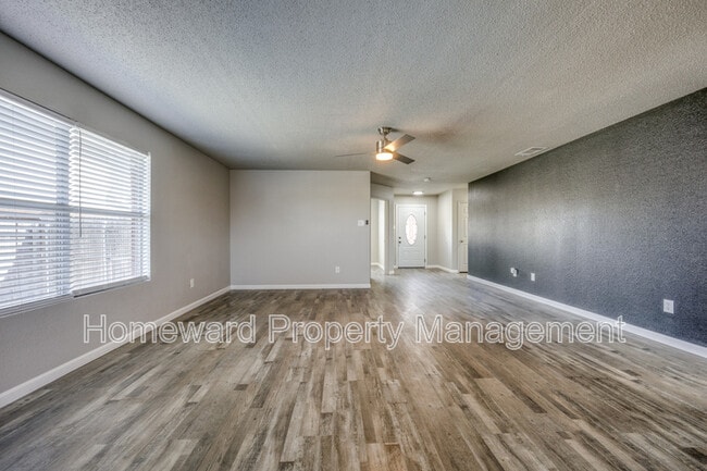 Photo - 121 Thoroughbred Dr House