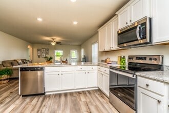 Building Photo - 709 Trinity Trl